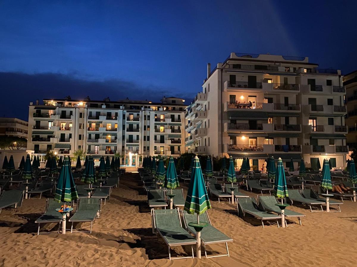 Residence El Palmar Fronte Mare, Fronte Spiaggia Лидо ди Йезоло Екстериор снимка